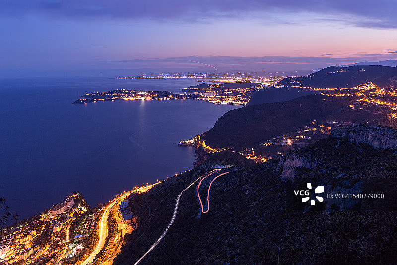 尼斯（法国）及其周边地区——暮色下的航拍景观图片素材