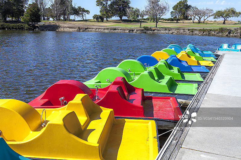 脚踏船图片素材