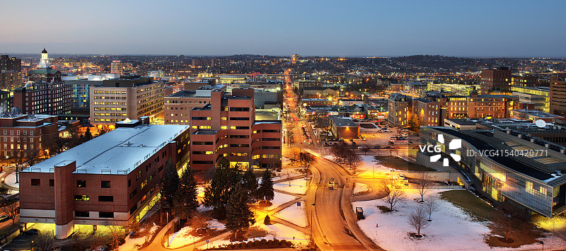 从锡拉丘兹大学俯瞰锡拉库萨城市景观图片素材