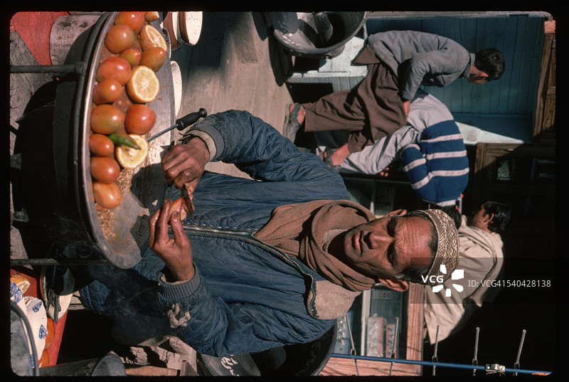 男子在巴基斯坦准备食物图片素材