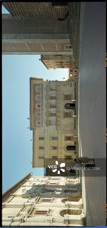 意大利蒙特普尔恰诺格拉德广场的孔图奇宫图片素材