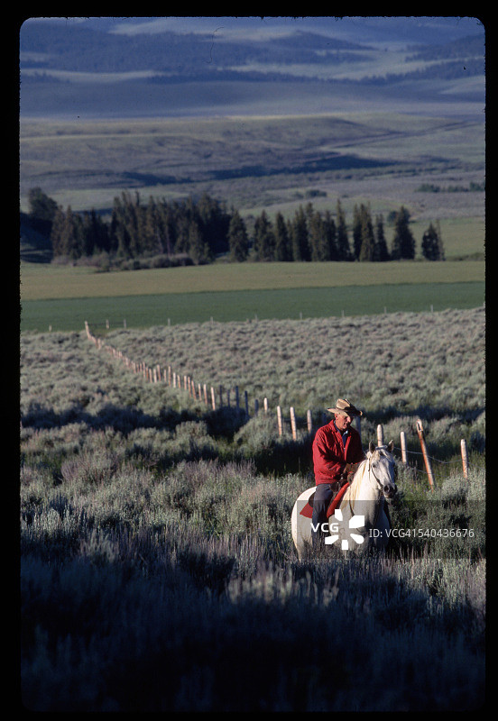 牧场上的牧场主图片素材