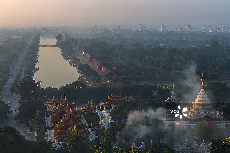 曼德勒山清晨图片素材