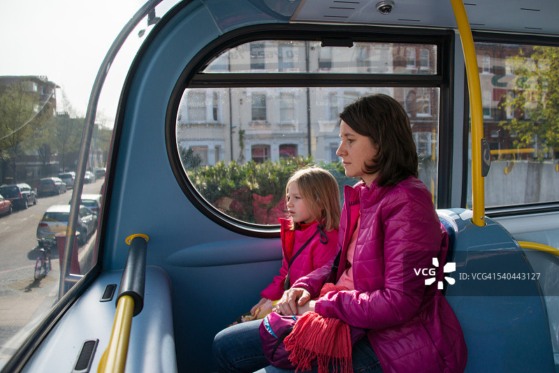 伦敦巴士上的高视角图片素材