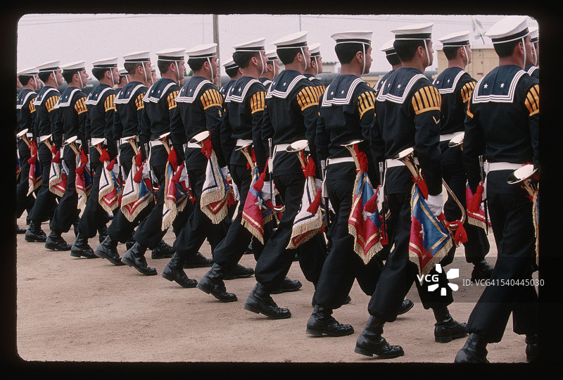 行进中的海军号手图片素材