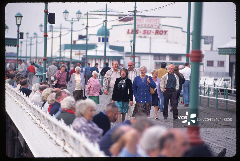 布莱克浦码头上的人们图片素材