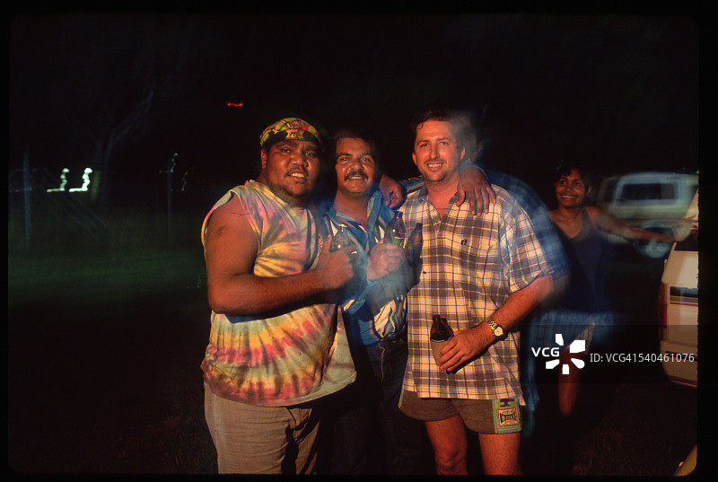 三个朋友在一起图片素材