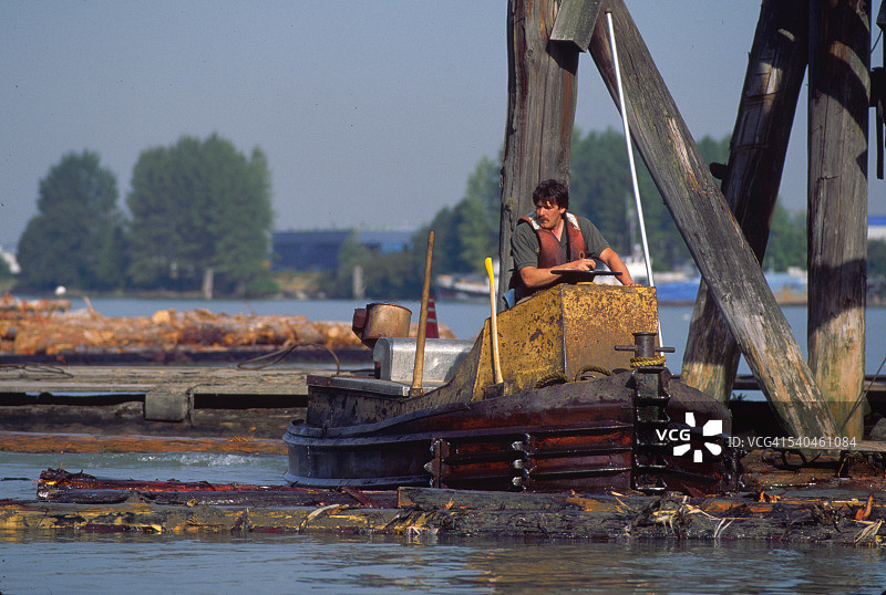 驾驶温德尔游船图片素材