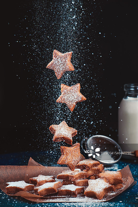 掉落的星尘饼干图片素材