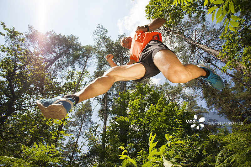 空中的越野跑者图片素材