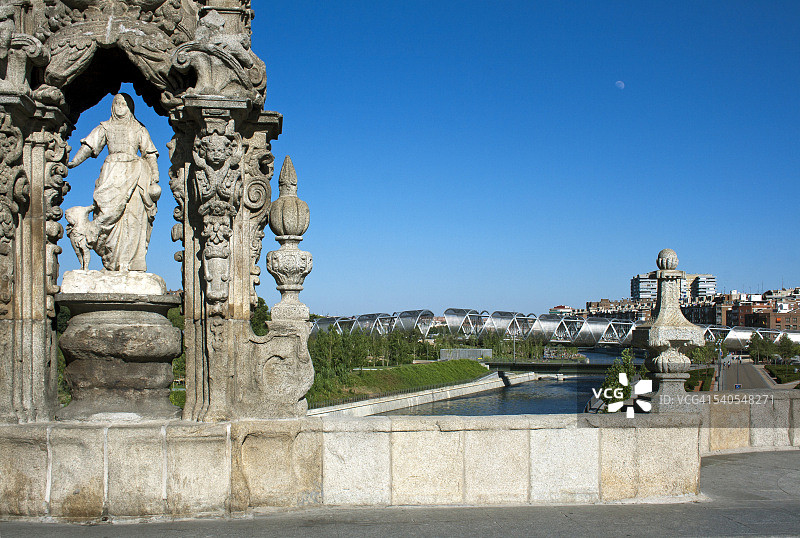 西班牙马德里阿甘祖埃拉人行桥图片素材