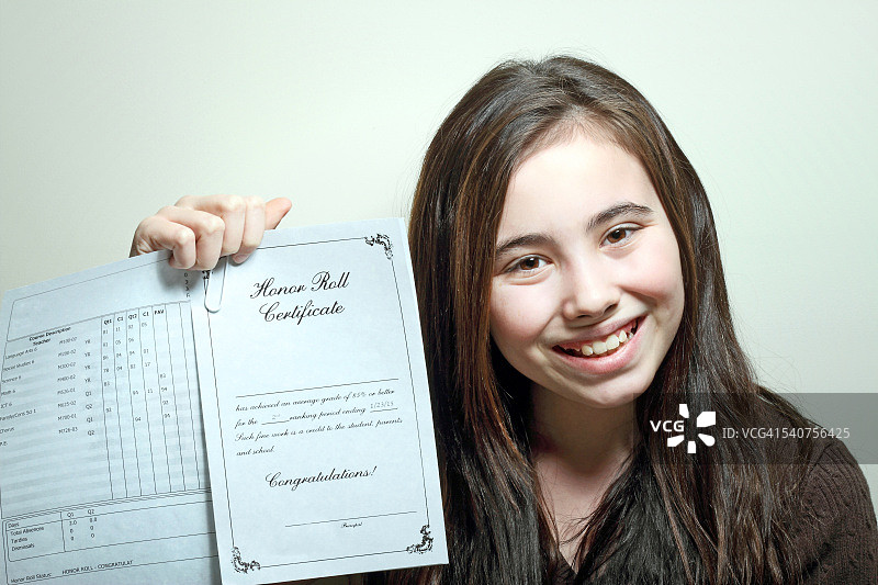 快乐的孩子获得荣誉图片素材