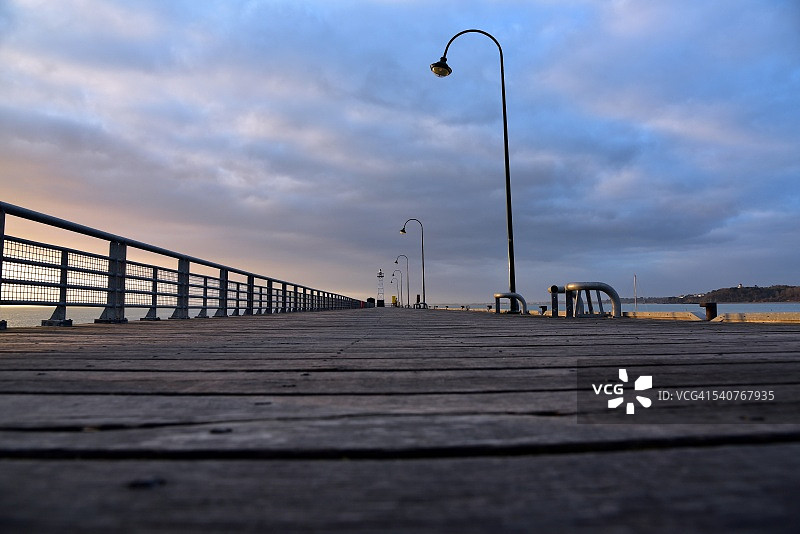 horizon Cancale的消失线上的浮筒图片素材