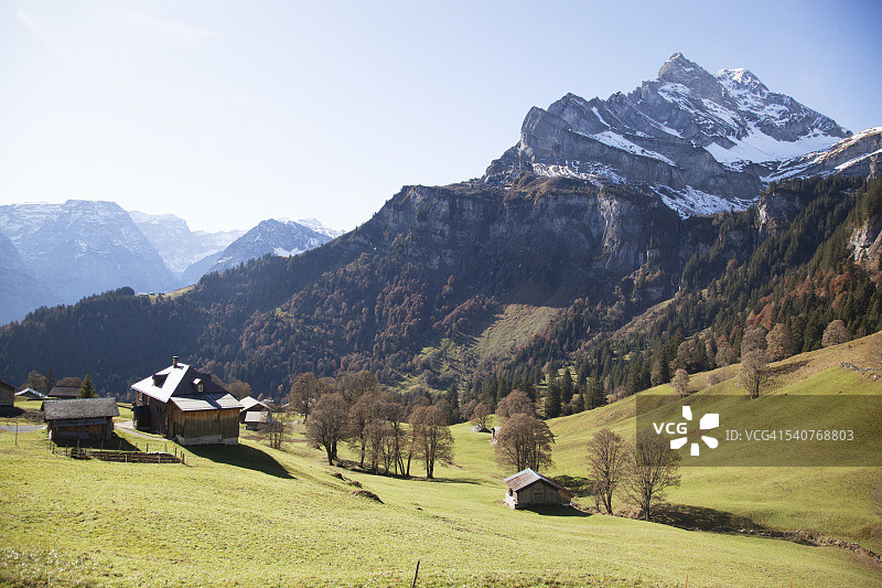 山谷和村落图片素材