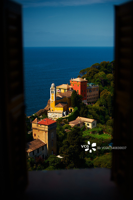 通过窗口框查看图片素材