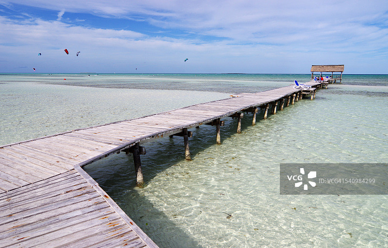 吉列尔莫岛上的木制码头图片素材