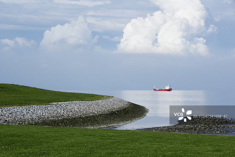 海洋上的船只图片素材