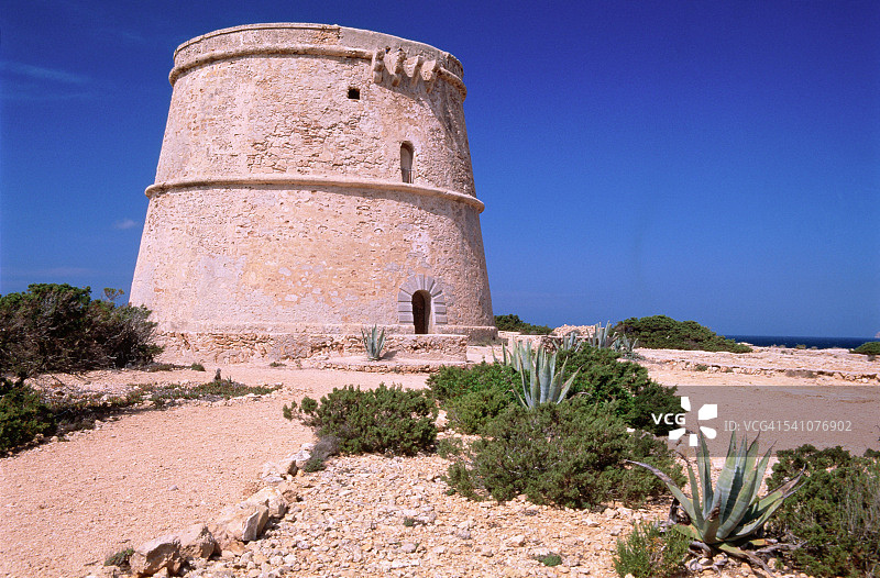 西班牙伊维萨岛圣安东尼附近的旧塔楼图片素材