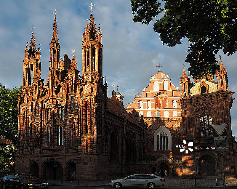 立陶宛维尔纽斯圣安妮教堂全景图片素材