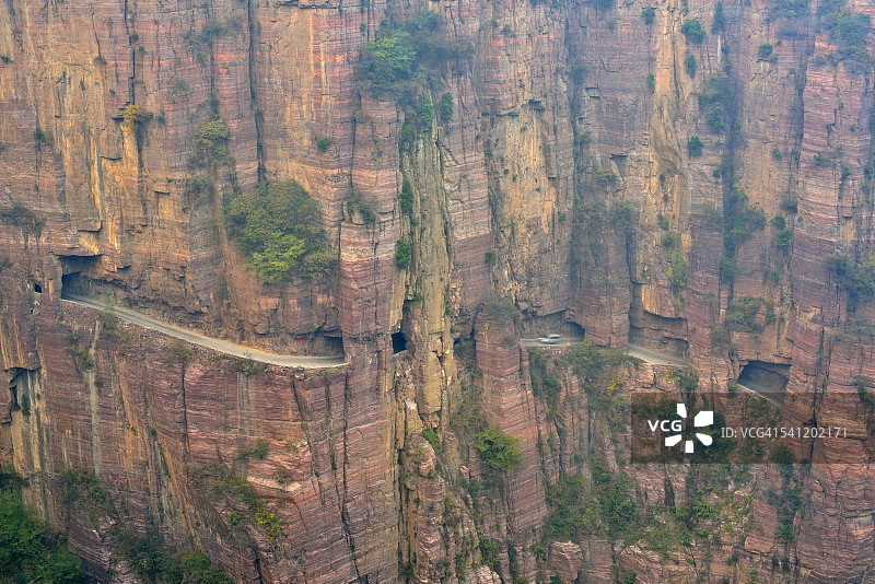 悬崖峭壁上的公路图片素材