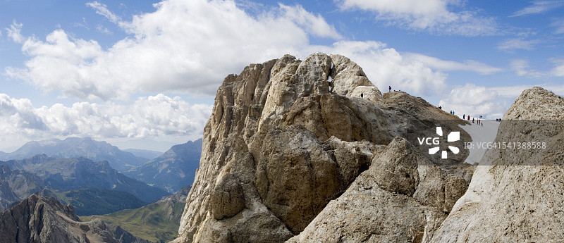 孔特林山谷和马莫拉达冰川景观图片素材