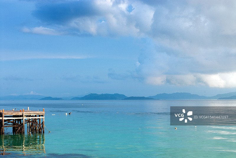 马布尔岛的码头和清澈的海水图片素材