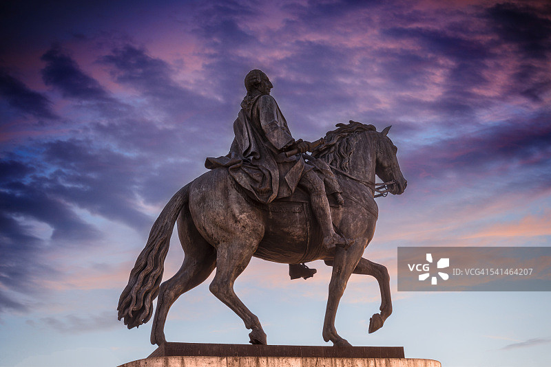 太阳门广场的查理三世国王纪念碑图片素材