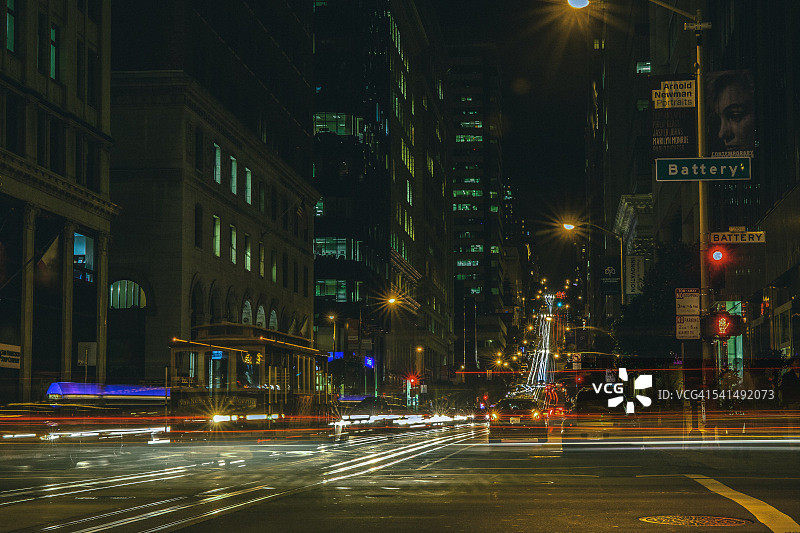 旧金山的灯光轨迹和缆车图片素材