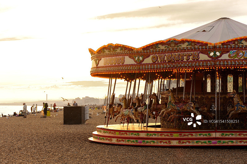 英国布莱顿海滩的旋转木马图片素材