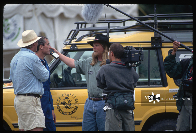 生态挑战赛中的电视摄制组图片素材