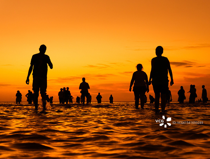 2015年伊曼加庆典日落剪影图片素材