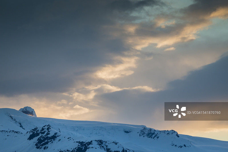 瓦特纳冰川日落图片素材