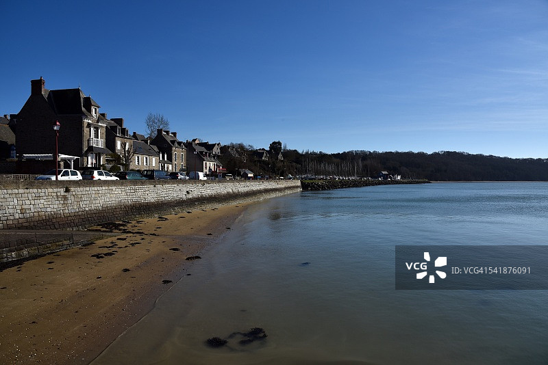 圣苏利亚克的兰斯河海滩图片素材