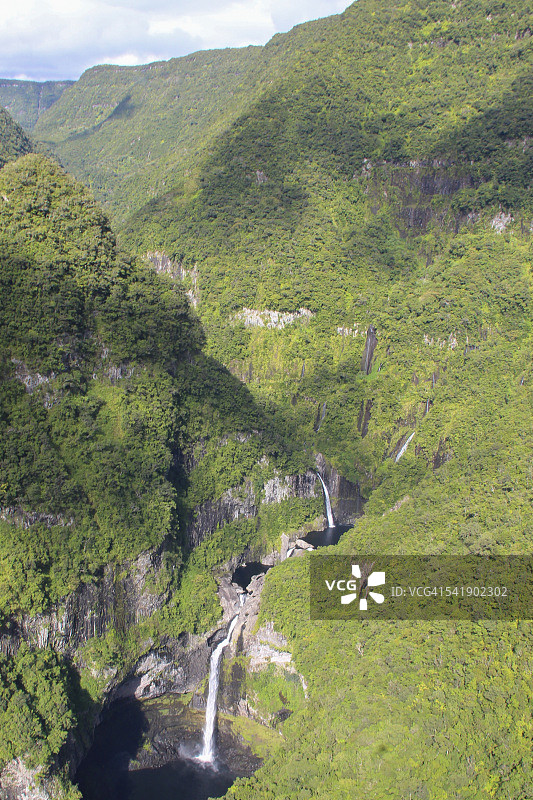 留尼汪岛塔卡马卡瀑布鸟瞰图图片素材