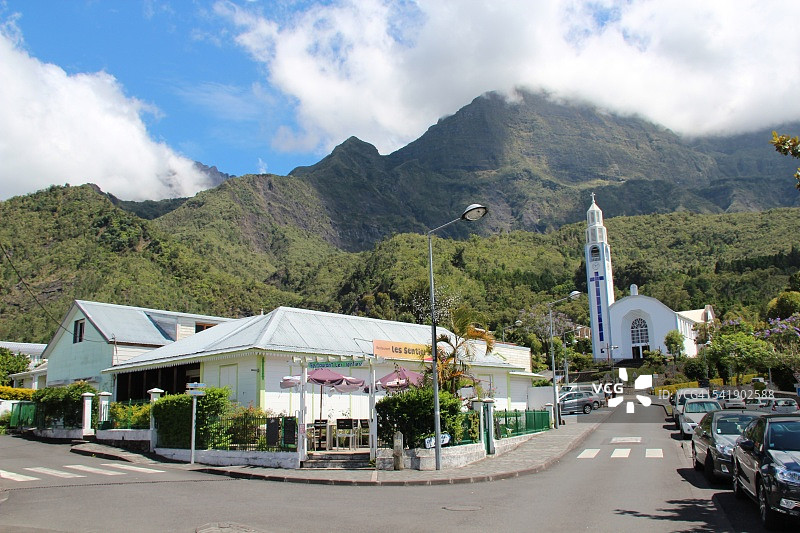 留尼汪岛锡拉奥斯村庄和教堂，内日峰图片素材