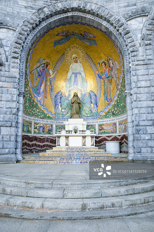 卢尔德玫瑰圣母大教堂外部小教堂图片素材