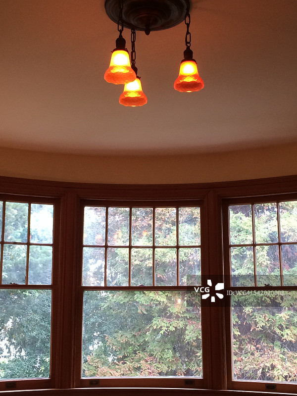 通过窗口框查看图片素材