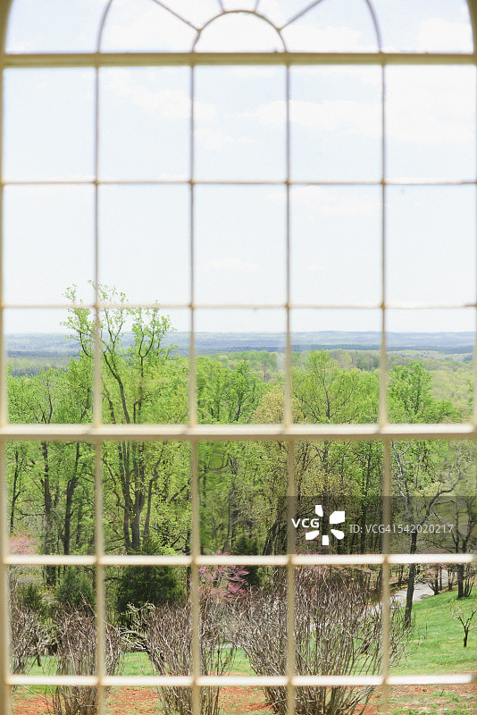 通过窗口框查看图片素材