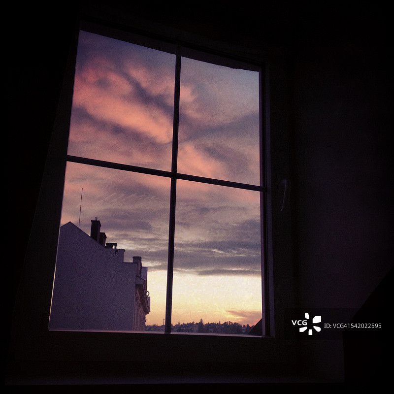 通过窗口框查看图片素材