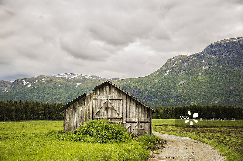 废弃的谷仓图片素材