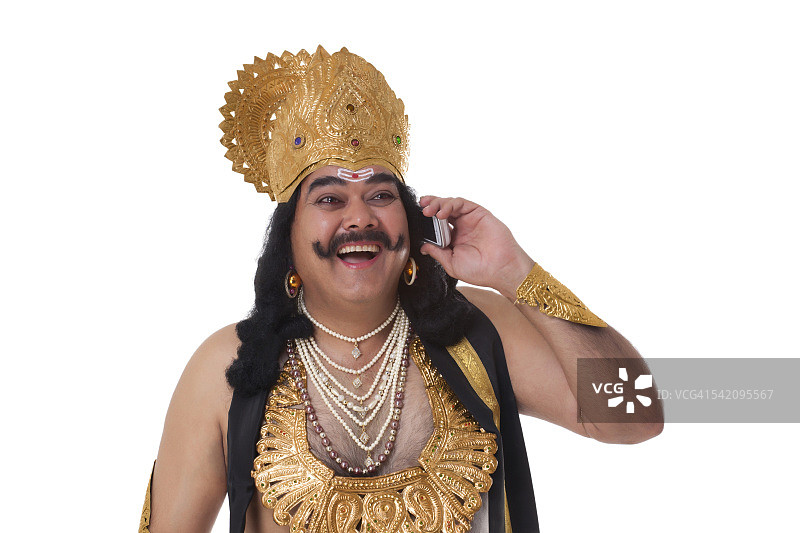 打扮成罗波那的男人在用手机通话图片素材