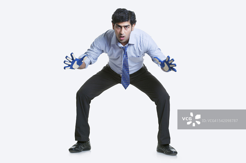 准备扑球的商务守门员图片素材