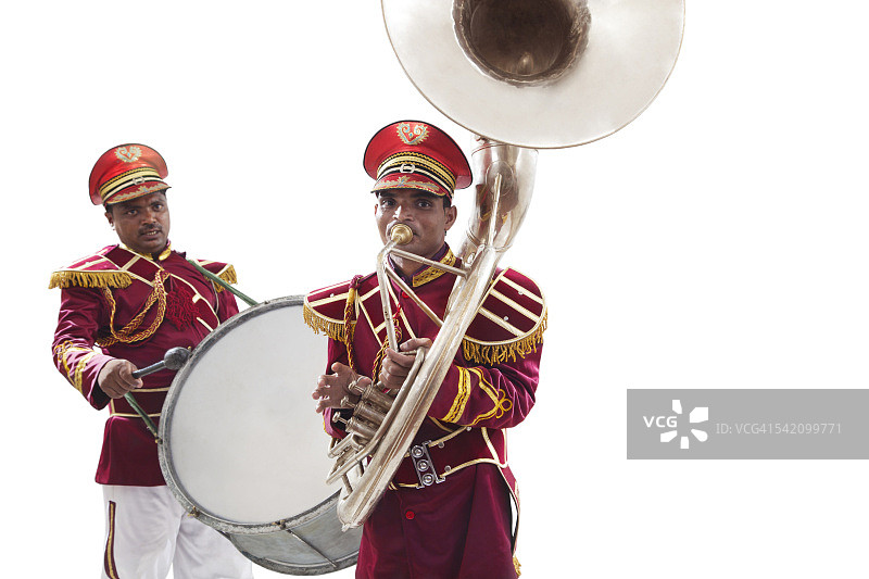 带着乐器的乐队人员肖像图片素材