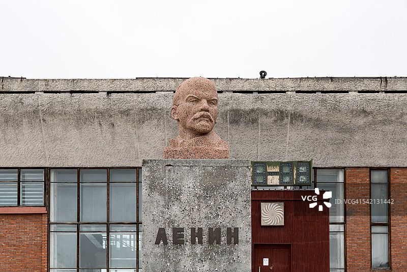 金字塔城的列宁雕像图片素材