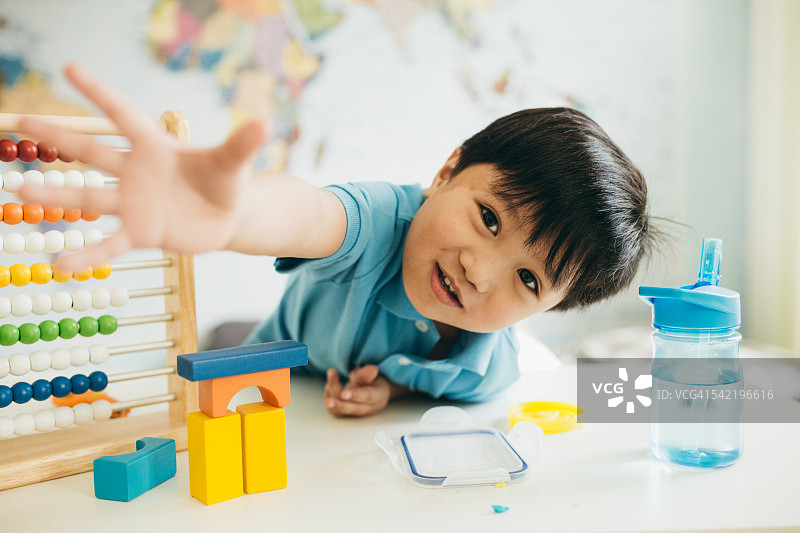 快乐的幼儿图片素材