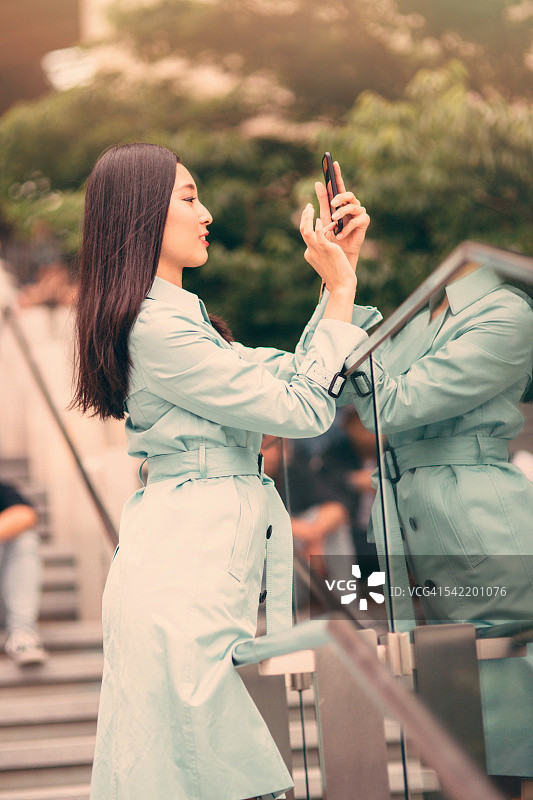 用手机发短信图片素材