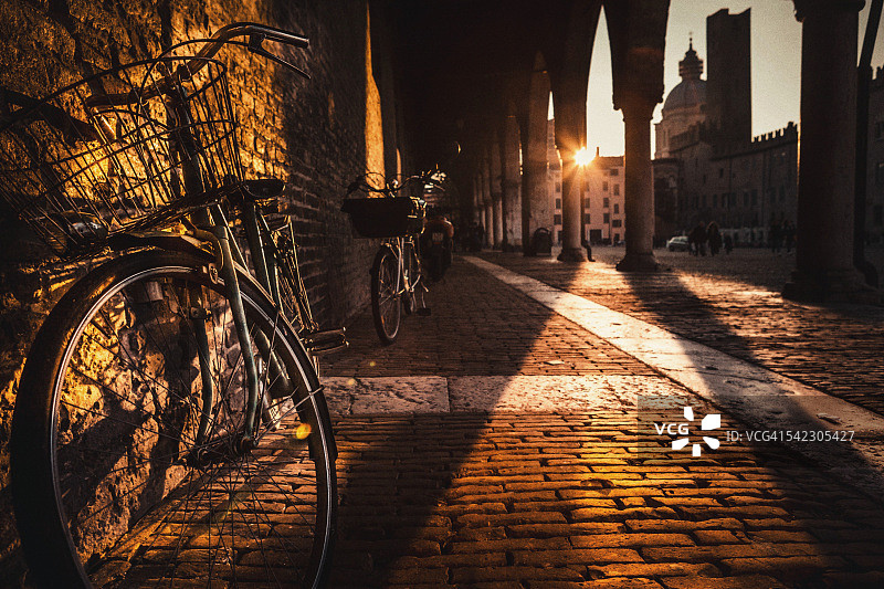 曼图亚的阳光图片素材