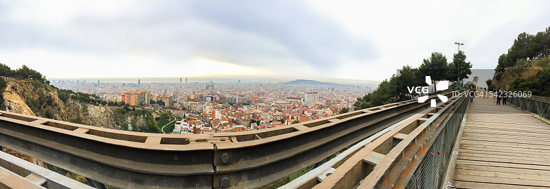 巴塞罗那城市山脉全景图片素材