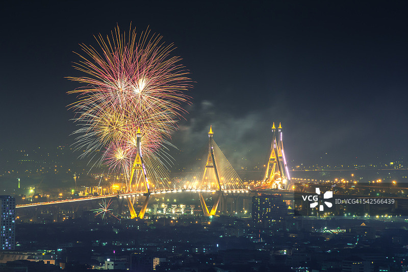曼谷的父亲节烟花图片素材