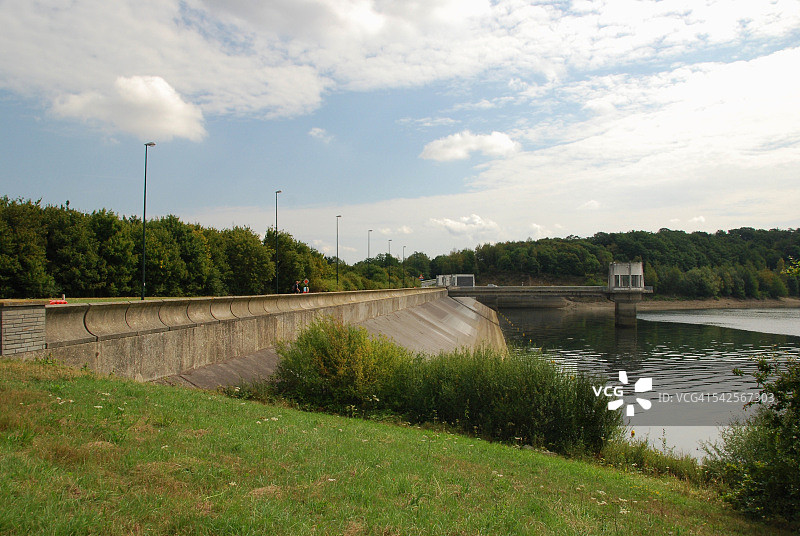 厄尔河水坝及其阀塔图片素材